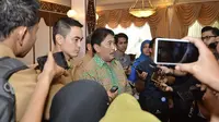 Zumi Zola bersama Kasatgas Korsupgah KPK, Adlinsyah M Nasution usai menggelar pertemuan tertutup. (Liputan6.com/Bangun Santoso)
