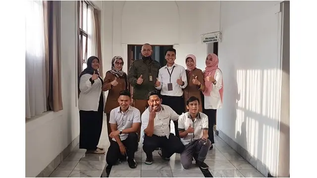 Bukan Seleb TikTok, Ini 6 Potret Santyka Fauziah Kekasih Sule saat Kerja Kantoran