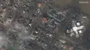 Foto satelit menunjukkan rumah dan bangunan rusak parah setelah terjangan tornado di Mayfield, Kentucky, Amerika Serikat, 11 Desember 2021. Sebanyak 78 orang tewas setelah serangkaian tornado mengamuk di AS. (Satellite image ©2021 Maxar Technologies via AP)