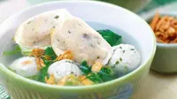 Resep Sup Bakso Tahu Ayam. Hidangan tepat untuk hangatkan tubuh dari cuaca dingin. (Via: kemanaajaboleeh.com)