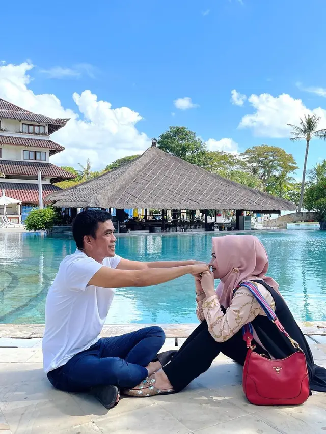7 Potret Liburan Meggy Wulandari dari Suami di Bali, Tampil Mesra