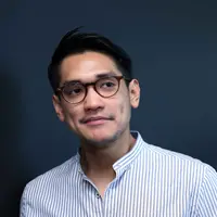 Sepuluh tahun sudah Afgan Syahreza mewarnai industri musik Tanah Air. Banyak perubahan dalam bermusik pada masa itu. Hingga kini, ia mengaku masih sering tidak percaya diri. (Nurwahyunan/Bintang.com)