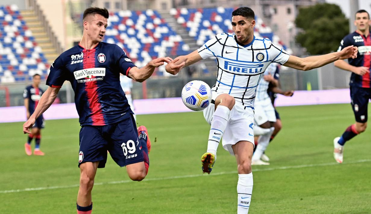 Sampai pertandingan berakhir, tidak ada gol tambahan yang tercipta. Inter Milan pun menyudahi laga dengan kemenangan 2-0. (Foto: AFP/Giovanni Isolino)