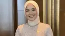 Cut Syifa mengenakan kebaya krem bertabur payet/ Dok. Instagram @guginugraha