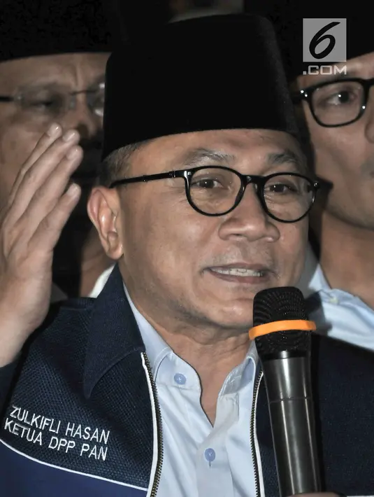 Ketua Umum DPP PAN, Zulkifli Hasan memberikan keterangan pers saat deklarasi capres-cawapres Prabowo-Sandiaga di Kertanegara, Jakarta, Kamis (9/8). Koalisi Gerindra, PAN dan PKS membawa Prabowo-Sandiaga ke Pilpres 2019. (Merdeka.com/Iqbal S Nugroho)