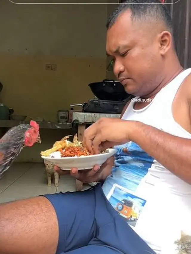 6 Potret Adi Sudirja, Pemilik Ayam Bernama Putra yang Viral di Medsos
