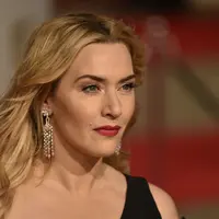 Kate Winslet. Bagi aktris pemeran film ‘Titanic’ ini, operasi plastik tidak pantas untuk seorang aktor. “Akting adalah tentang menjadi nyata dan jujur.” ungkap Kate Winslet. (AFP/Bintang.com)