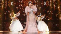 Syahrini Kembali Tampil Bak Angsa di HUT Ke-27 SCTV