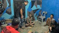 Penggerebekan tempat produksi narkoba jenis ekstasi di sebuah kantor organisasi kepemudaan (OKP) kawasan Medan Maimun, Sumut. (Dok. Istimewa)