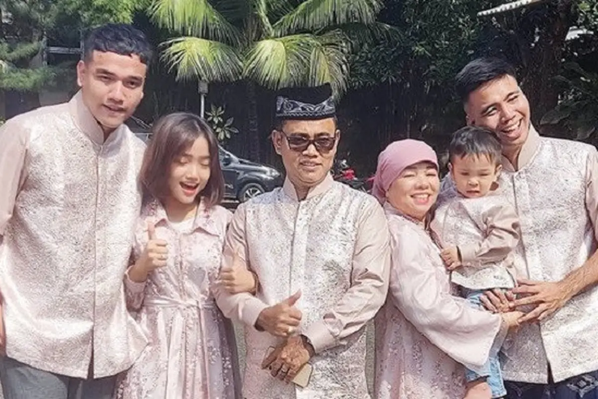 [Fimela] Keluarga Haji Faisal