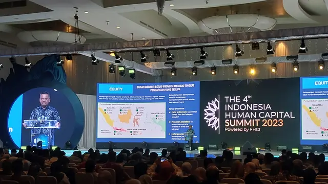 Wakil Menteri Keuangan Suahasil Nazara  dalam Indonesia Human Capital Summit 2023, di Jakarta, Selasa (7/11/2023). (Arief/Liputan6.com)