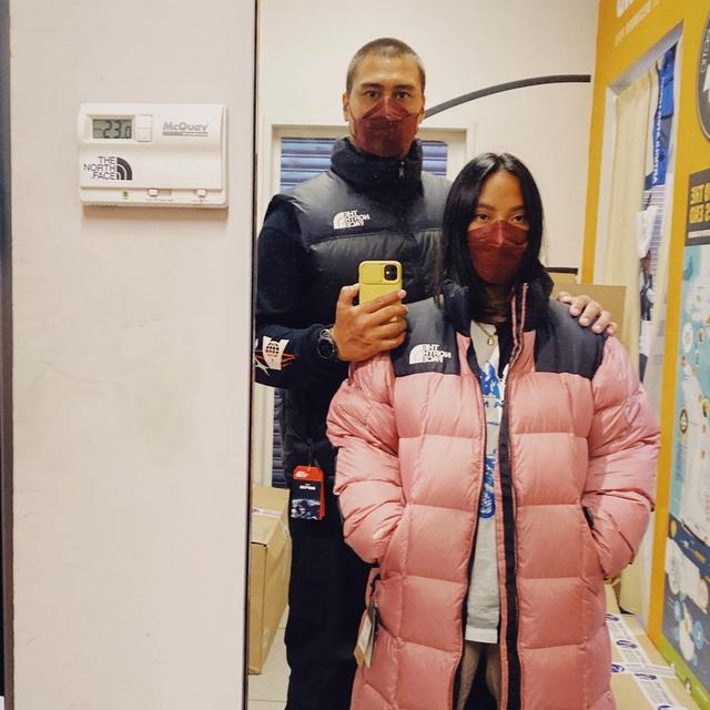 7 Potret Keseruan Tara Basro Pulang Kampung ke Praha, Kunjungi Rumah Mertua