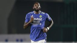 Penyerang asal Belanda, Geoffrey Castillion menyatakan diri telah berpisah dari Persib Bandung pada Minggu (12/12/2021). Tampaknya, manajemen Maung Bandung tak terlalu puas dengan performanya di BRI Liga 1 2021/22 sejauh ini. (Bola.com/Bagaskara Lazuardi)