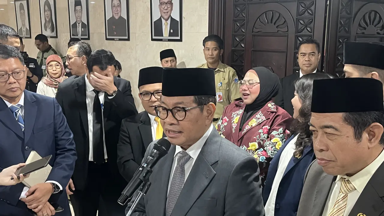 Gubernur DKI Jakarta Pramono Anung usai rapat paripurna DPRD