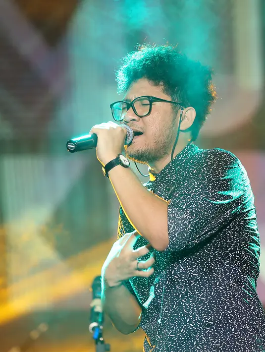 Area konser dipenuhi oleh penggemar setia kedua penyanyi tersebut. (Andy Masela/Bintang.com)