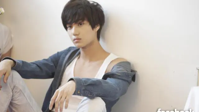 4 Artis K-Pop Pria dengan Bokong Terseksi
