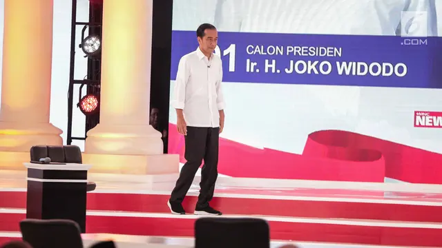 Peluk Hangat Jokowi dan Prabowo Awali Debat Kedua Capres