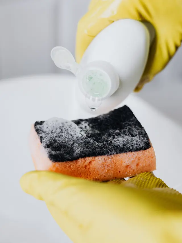 3 Cara Mencuci Panci Panggangan untuk Hilangkan Kerak Membandel