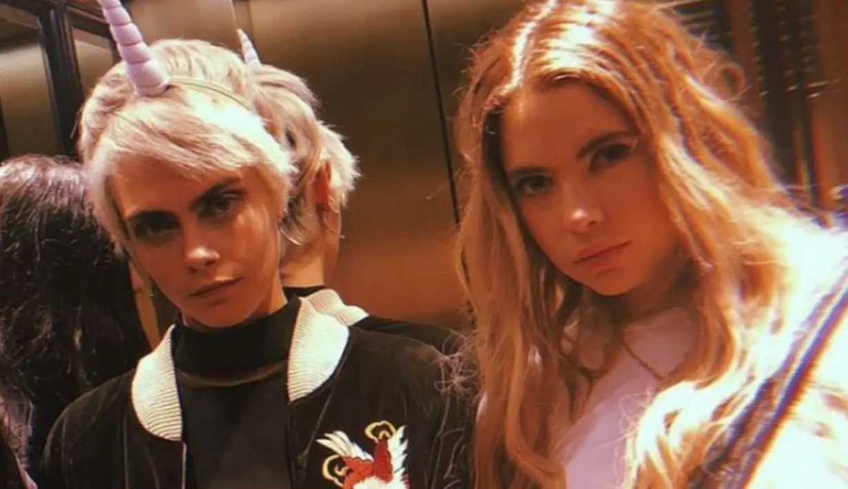 Sementara itu Cara Delevingne sendiri saat ini dikabarkan pacaran dengan Ashley Benson. (lavanguardia.com)