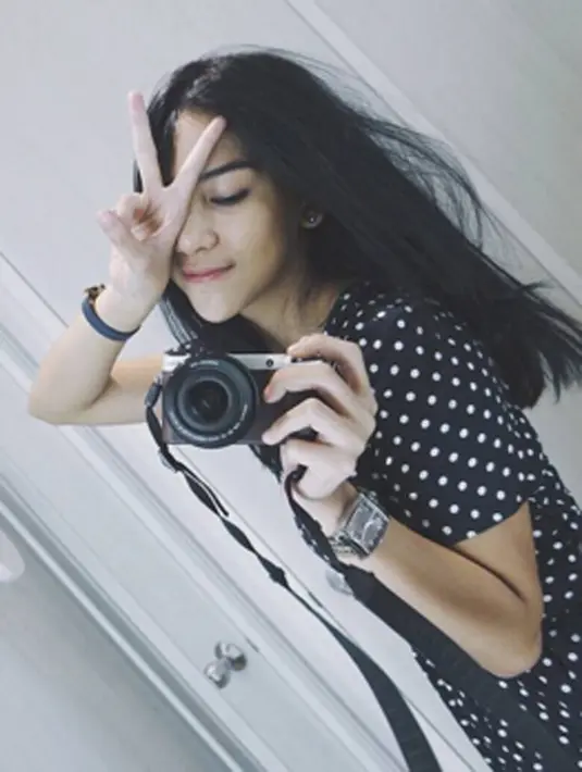 Adinda terjun kedunia tarik suara ketika ia masih duduk dibangku Sekolah.  (viainstagram@adindathomas/Bintang.com)