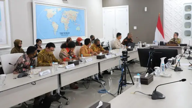 Jajaran pengurus Forum Komunikasi Maritim Indonesia (FORKAMI) menemui Menteri Kelautan dan Perikanan, Sakti Wahyu Trenggono di kantor Kementerian Kelautan dan Perikanan pada pekan lalu.