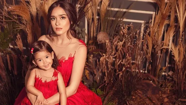 Hamil Anak Kedua, Ini 6 Potret Manis Yasmine Wildblood dengan Putri Pertamanya