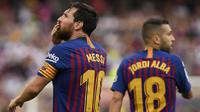 Gelandang Barcelona, Lionel Messi, merayakan kemenangan atas Huesca pada laga La Liga Spanyol di Stadion Camp Nou, Barcelona, Minggu (2/8/2018). Barcelona menang 8-2 atas Huesca. (AFP/Lluis Gene)