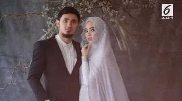 Foto post wedding Lindswell Kwok dan Hulaefi muncul di media sosial. Kemesraan keduanya terpancar dalam foto tersebut. Ini membuat warganet berkomentar.