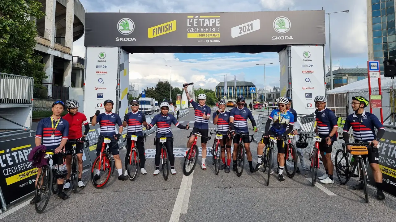 Tim sepeda balap diaspora Indonesia di Eropa yang bernama Adler Nusantara Berlin Cycling Club. (Dokumentasi KBRI Berlin)