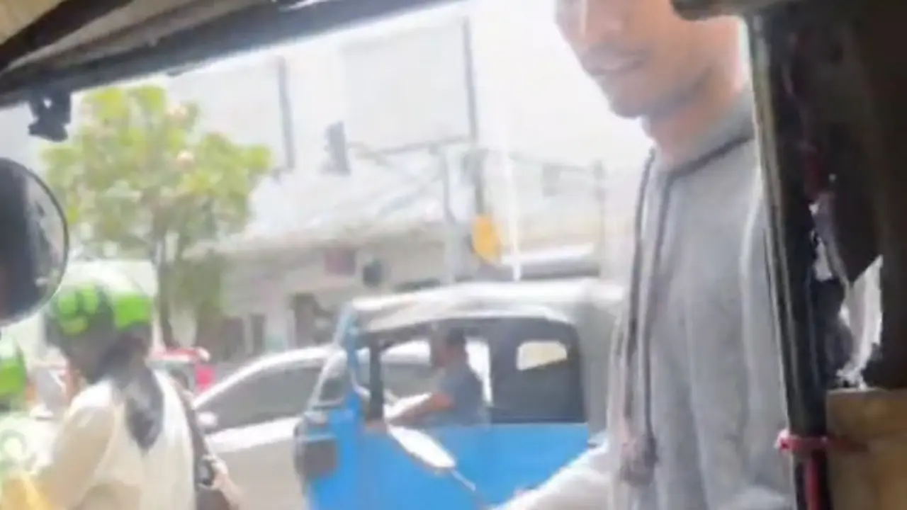 Preman Tanah Abang Palak Sopir Bajaj