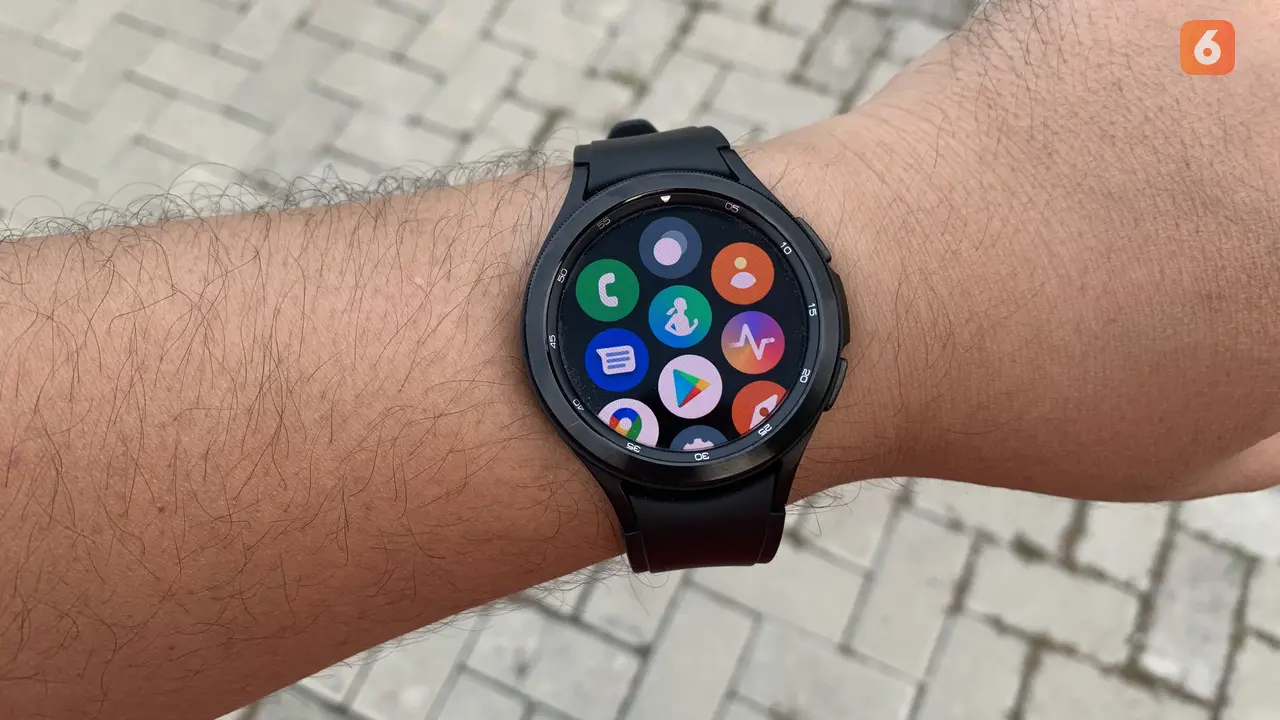 Wear OS di Galaxy Watch4 Classic.