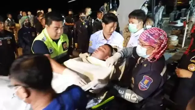Beberapa orang yang selamat dari tenggelamnya kapal perang Thailand ditemukan setelah berjam-jam di laut. (Thai Navy Twitter)
