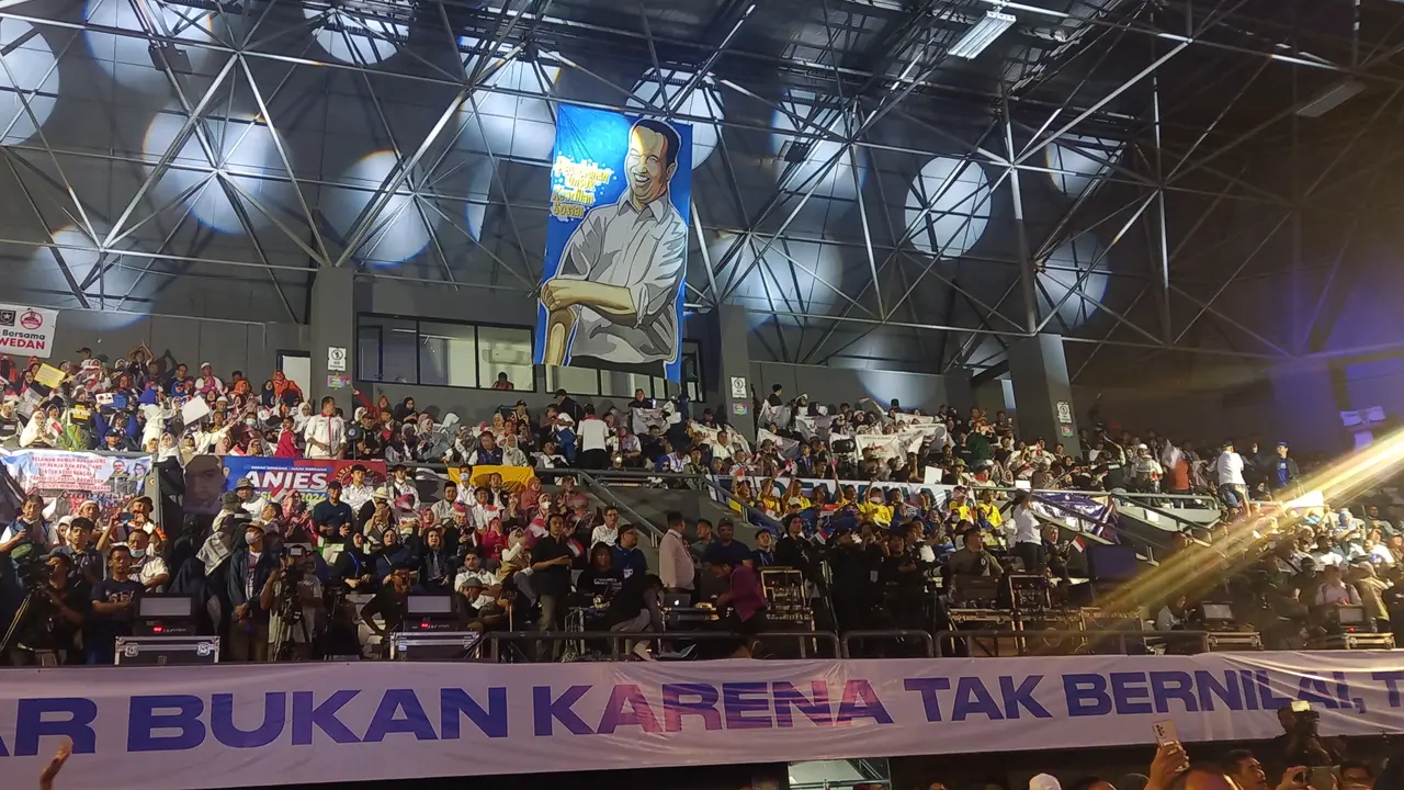 Relawan Anies Baswedan memadati Tennis Indoor Senayan jelang puncak temu kebangsaan.