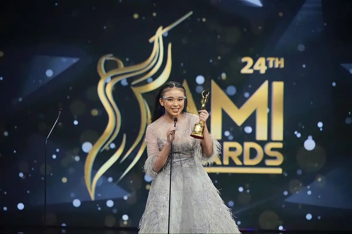 Gaya 7 Seleb Hadiri AMI Awards, Lesty Kejora Curi Perhatian