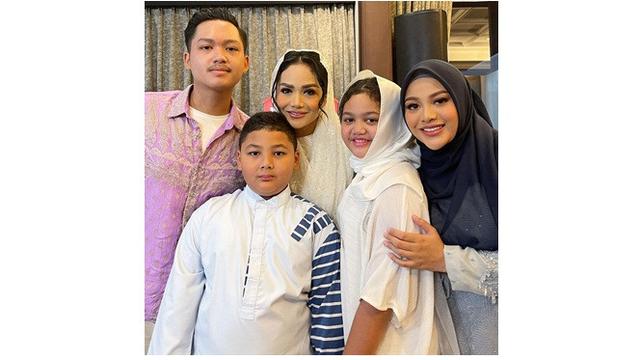 10 Momen Pengajian 4 Bulan Kehamilan Aurel Hermansyah, Penuh Haru Bahagia