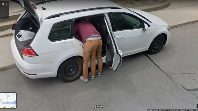 Momen Aneh di Google View Street