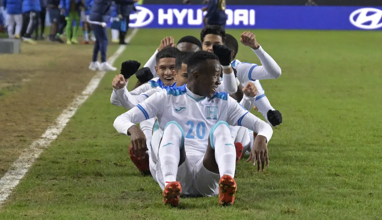 Selebrasi para pemain Timnas Honduras U-20 setelah Odin Ramos mencetak gol ke gawang Prancis pada laga terakhir Grup F Piala Dunia U-20 2023 di Unico Diego Armando Maradona Stadium, La Plata, Argentina, Senin (29/5/2023) dini hari WIB. (AFP/Juan Mabromata)