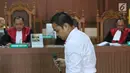 Eka Kamaludin saat menjalani sidang dakwaan di Pengadilan Tipikor, Jakarta, Kamis (20/9). Eka didakwa terlibat sebagai konsultan pemberi pada kasus dugaan suap usulan dana perimbangan keuangan daerah RAPBN Perubahan 2018. (Liputan6.com/Helmi Fithriansyah)