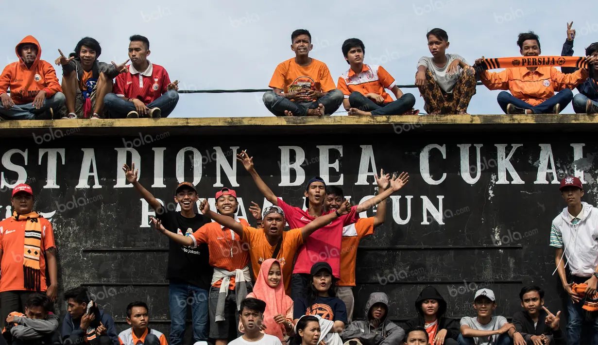 Memang sejak kompetisi berhenti, sudah sangat jarang The Jakmania bisa menyaksikan Macan Kemayoran beraksi di kandangnya, ibu kota Jakarta. (Bola.com/Vitalis Yogi Trisna)