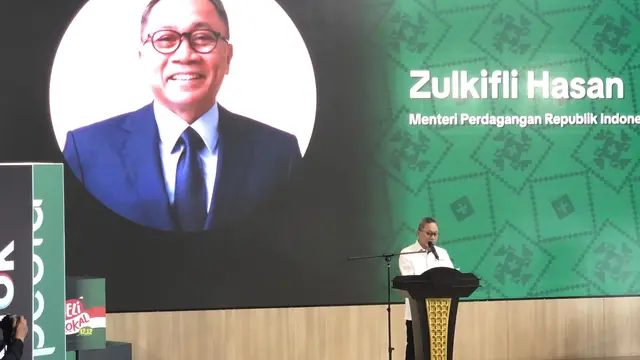 Menteri Perdagangan (Mendag) Zulkifli Hasan dalam peluncuran kampanye beli Lokal dalam rangka Harbolnas Tokopedia dan TikTok di Tokopedia Tower, Setiabudi, Jakarta, Selasa (12/12/2023). (Elza/Liputan6.com)