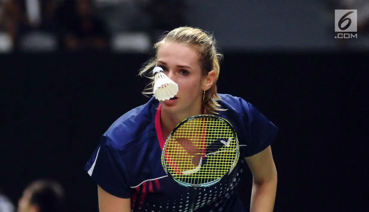Tunggal puteri Denmark, Natalia Koch Rohde saat melawan Chen Xiaoxin (Tiongkok) pada babak pertama turnamen Indonesia Masters 2018 di Istora Senayan, Jakarta, Rabu (24/1). Natalia kalah 10-21, 3-21. (Liputan6.com/Helmi Fithriansyah)