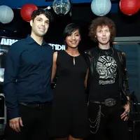 Band asal Britania Raya, Arkarna akan berkolaborasi dengan penyanyi cantik Indonesia, Andini untuk mengisi soundtrack film ‘Bulan Terbelah di Langit Amerika’. Lagu yang menyatukan dua negara ini berjudul ‘Jangan Salahkan Cinta’. (Deki Prayoga/Bintang.com)