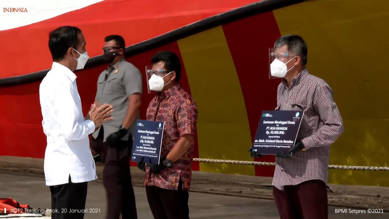 Presiden Jokowi meninjau evakuasi Sriwijaya Air SJ 182 di JICT