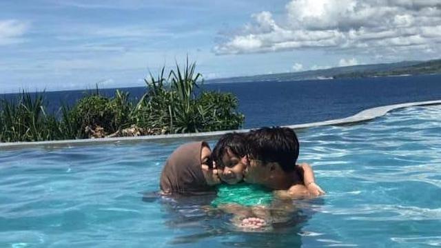 6 Momen Liburan Lesty Kejora dan Rizky Billar di Sumba, Makin Lengket