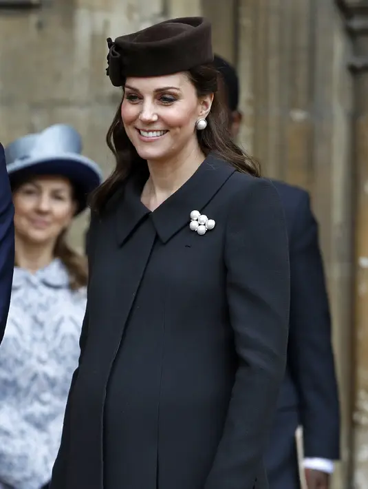 Anak ketiga dari Kate Middleton dan Pangeran William ini berada di urutan kelima pada takhta Kerajaan Inggris. Ia berada di belakang Pangeran George dan Putri Charlotte, Pangeran William dan Pangeran Charles. (AFP/Tolga AKMEN/POOL)