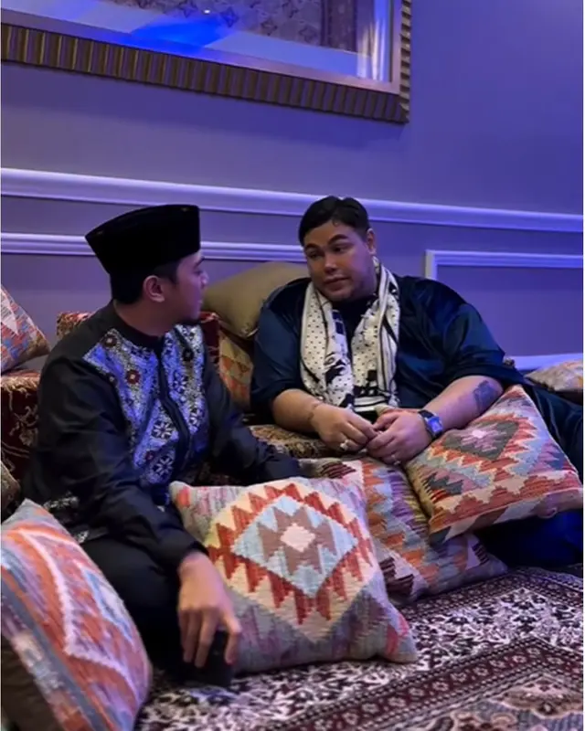 6 Potret Ivan Gunawan gelar Walimatus Safar jelang haji, menangis saat cium kaki sang ibunda