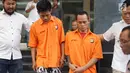 Tersangka kasus pencurian dengan pemberatan dihadirkan dalam rilis di Polda Metro Jaya, Jakarta, Selasa (23/7/2019). Polisi menyita tiga unit sepeda motor, dua pucuk airsoft gun, telepon genggam, dan alat-alat pembongkar kunci. (Liputan6.com/Immanuel Antonius)