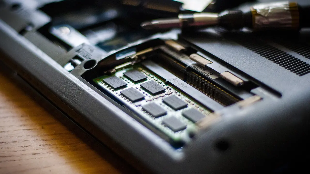 Pertimbangan Sebelum Upgrade RAM Laptop