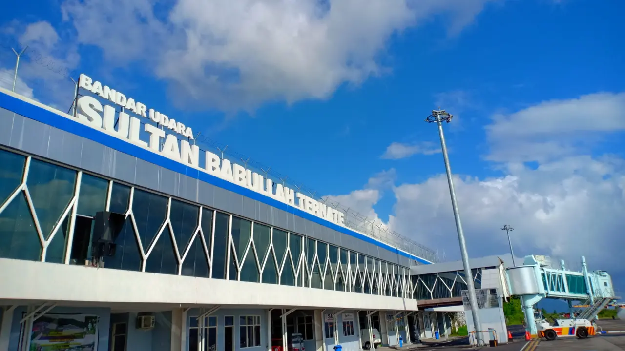 Tangkal Banjir Mudik ke Maluku Utara, Bandara Sultan Babullah Ditutup
