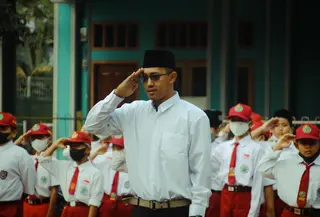 Ilustrasi upacara, sekolah. (Photo by Syahrul Alamsyah Wahid on Unsplash)